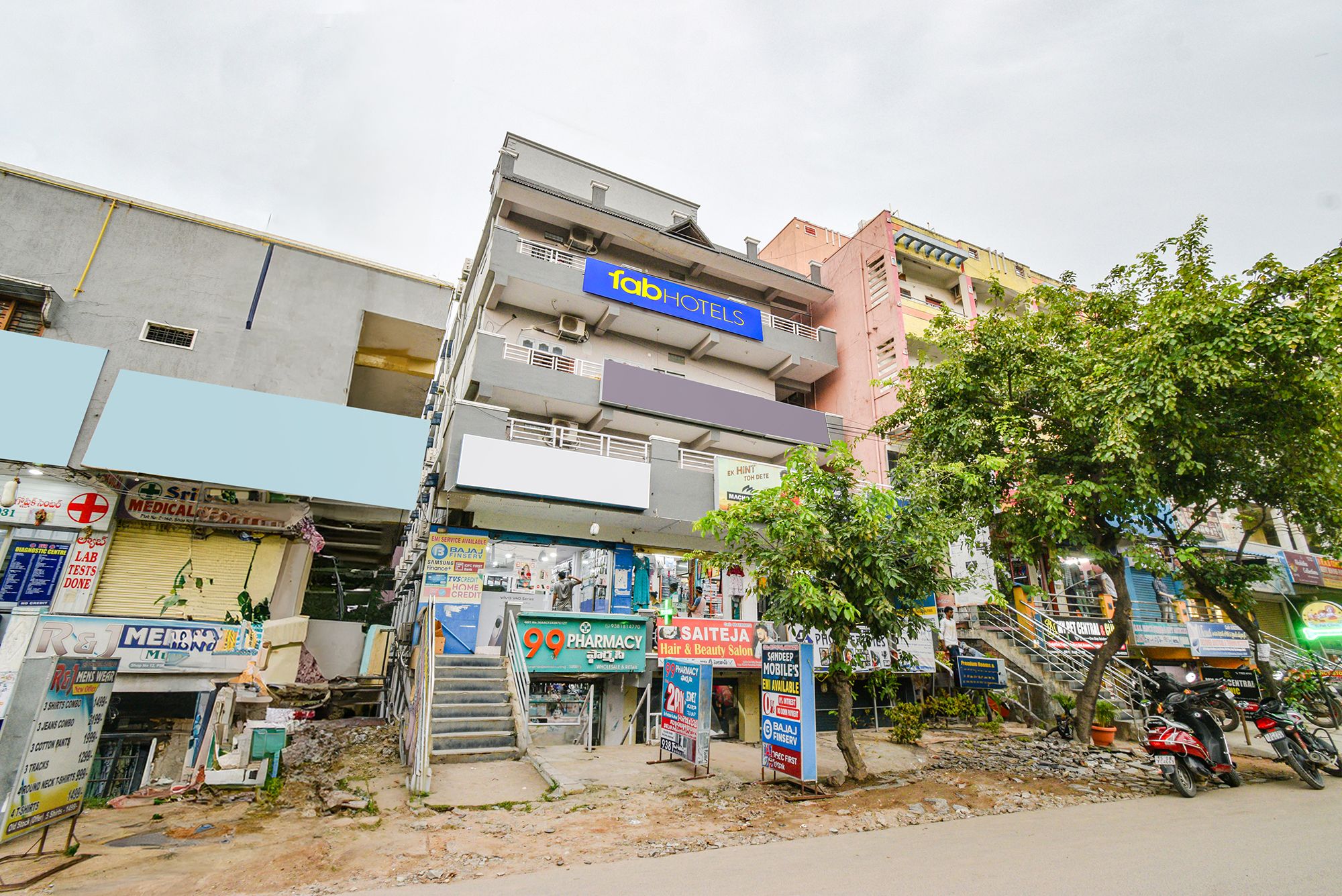 FabHotel VK Luxury Room's - Nr UMCC Shahpur, Jeedimetla