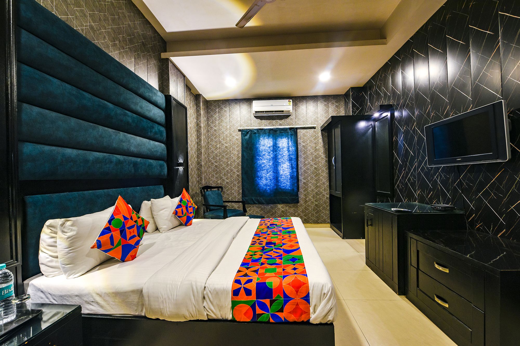  FabHotel Bharat Continental Deluxe Room 4