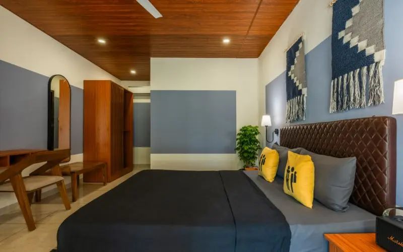 The Hosteller Lonavala, City Centre Deluxe Double Room with Patio and Garden View 4
