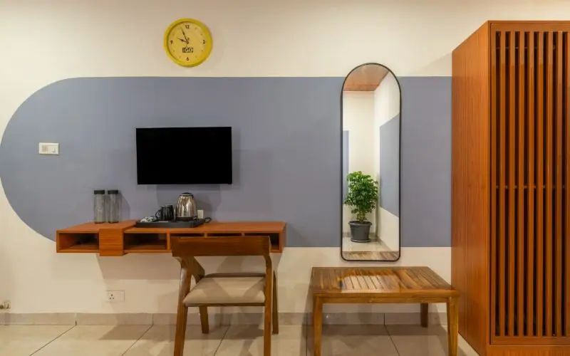The Hosteller Lonavala, City Centre Deluxe Double Room with Patio and Garden View 7