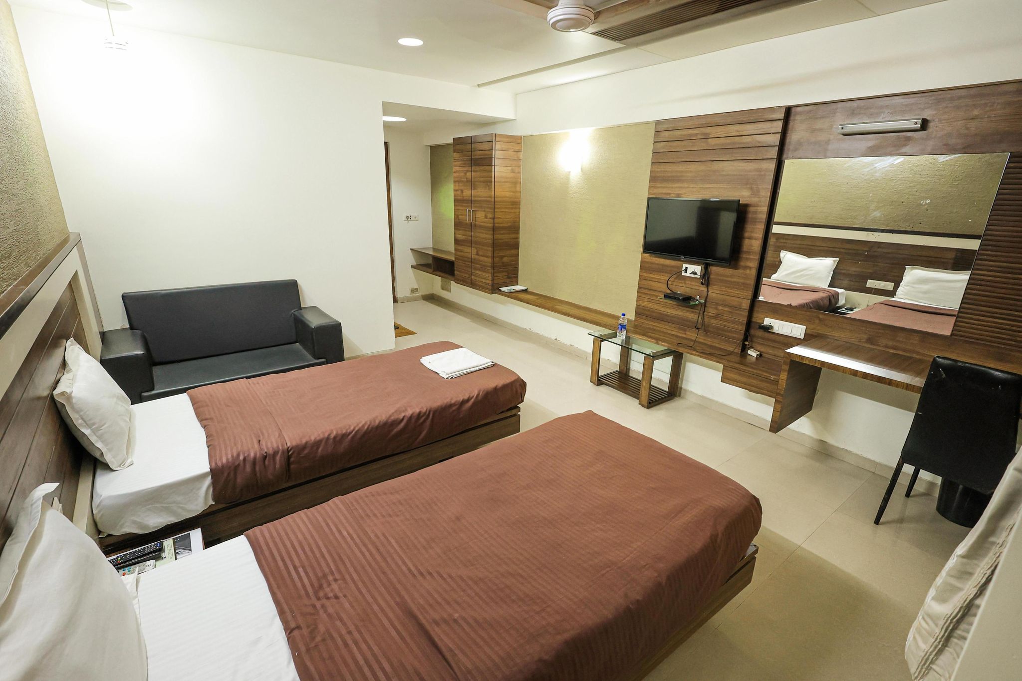 Executive Room(Unmarried couple & local id not allowed)