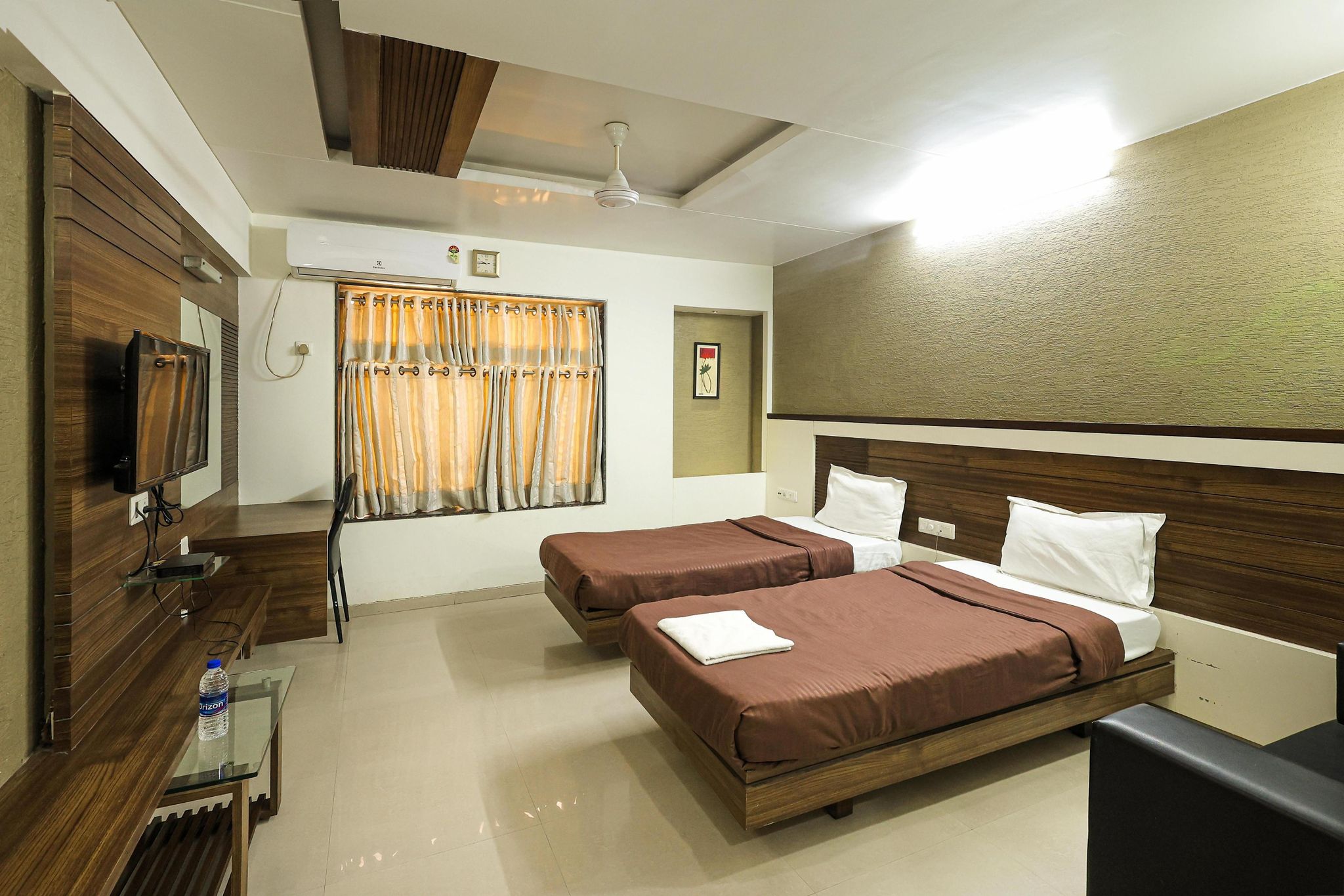 Executive Room(Unmarried couple & local id not allowed)