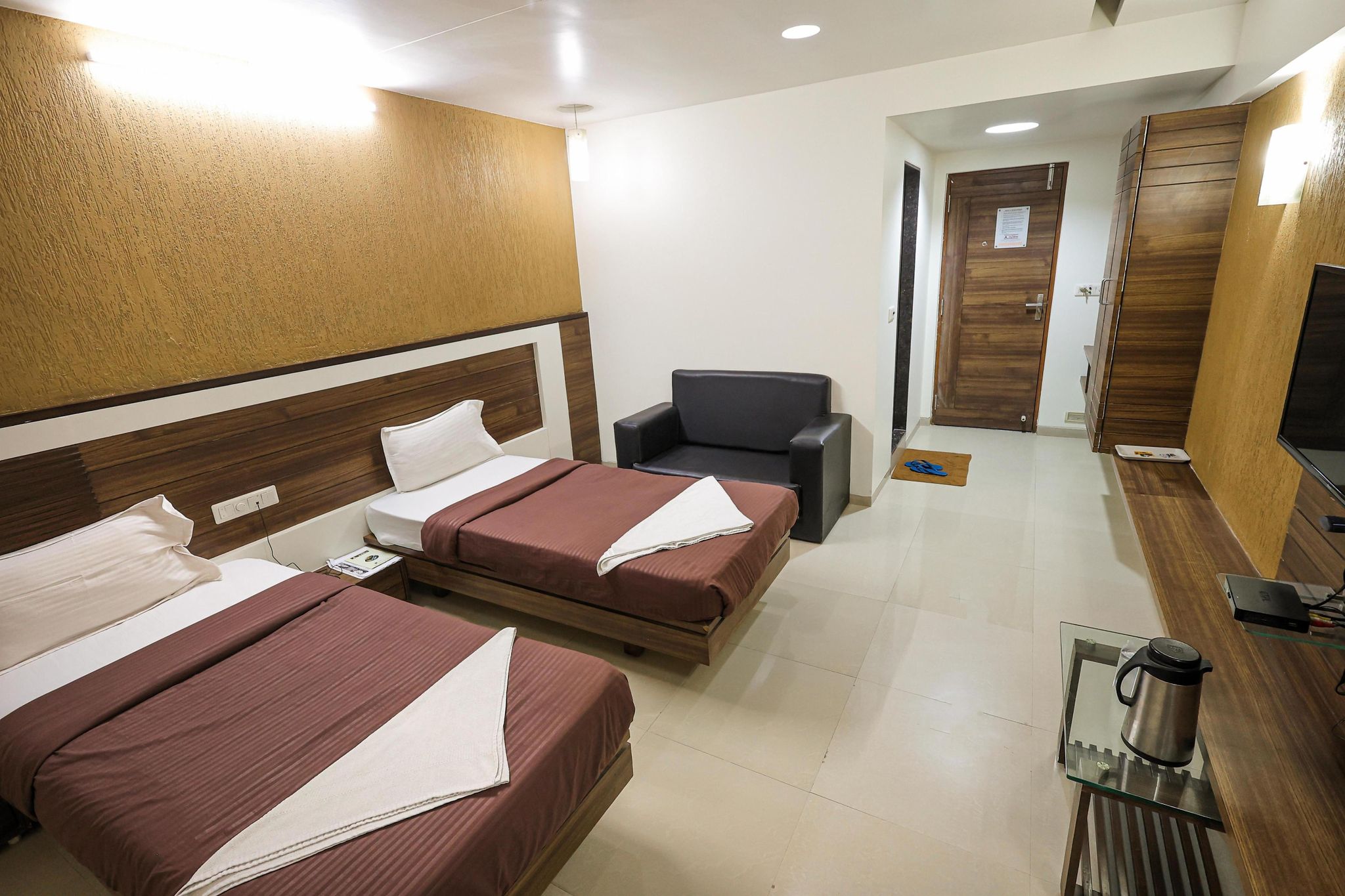 Executive Room(Unmarried couple & local id not allowed)