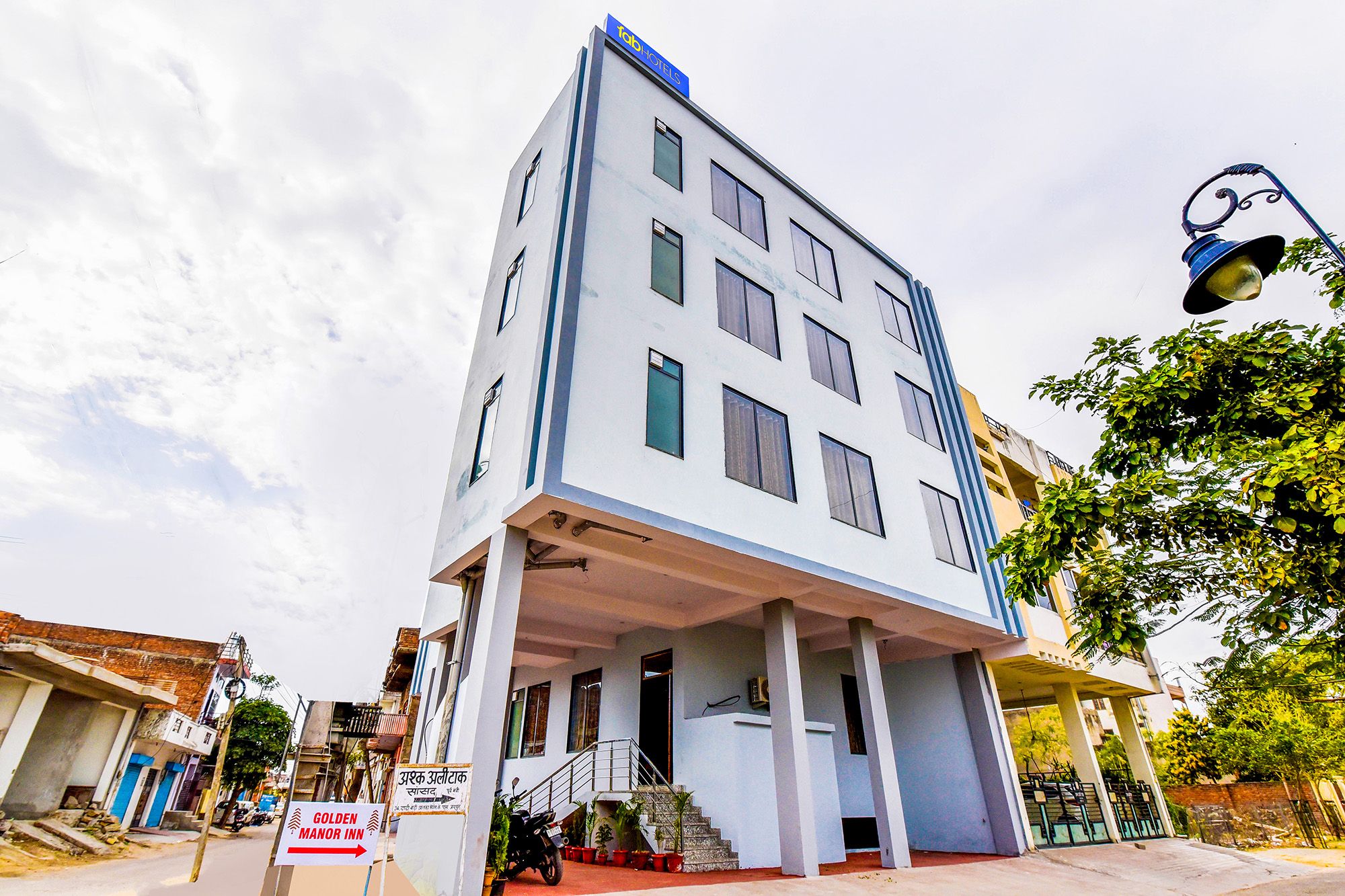 FabHotel Golden Manor Inn