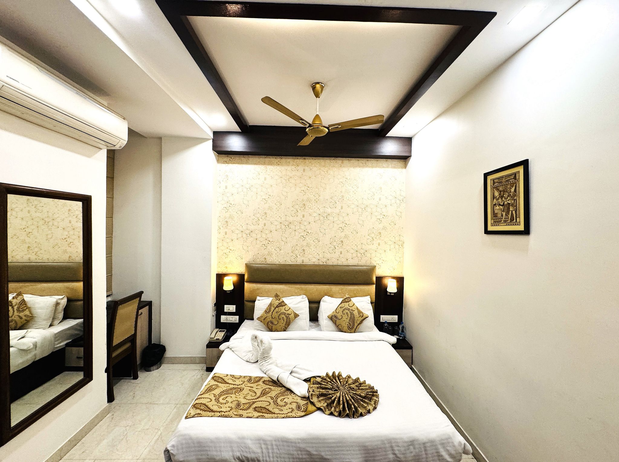 Le Palais Hotel Deluxe Room 3