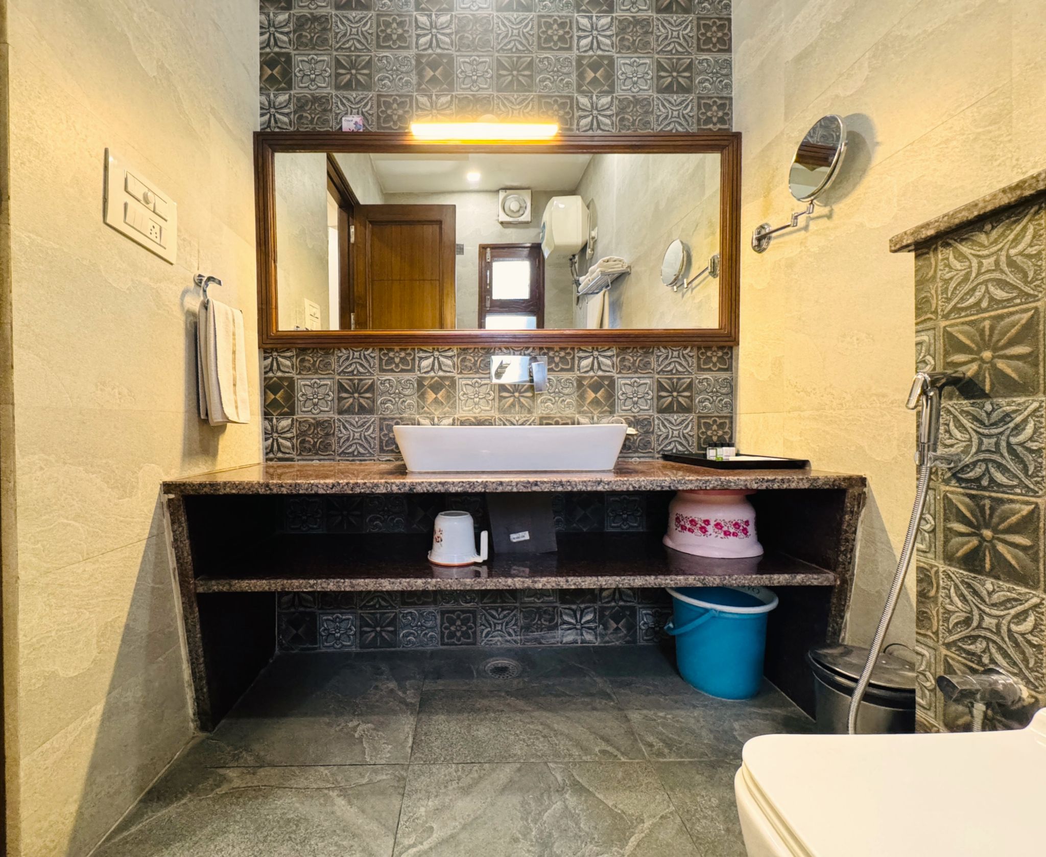 Le Palais Hotel Deluxe Room 6