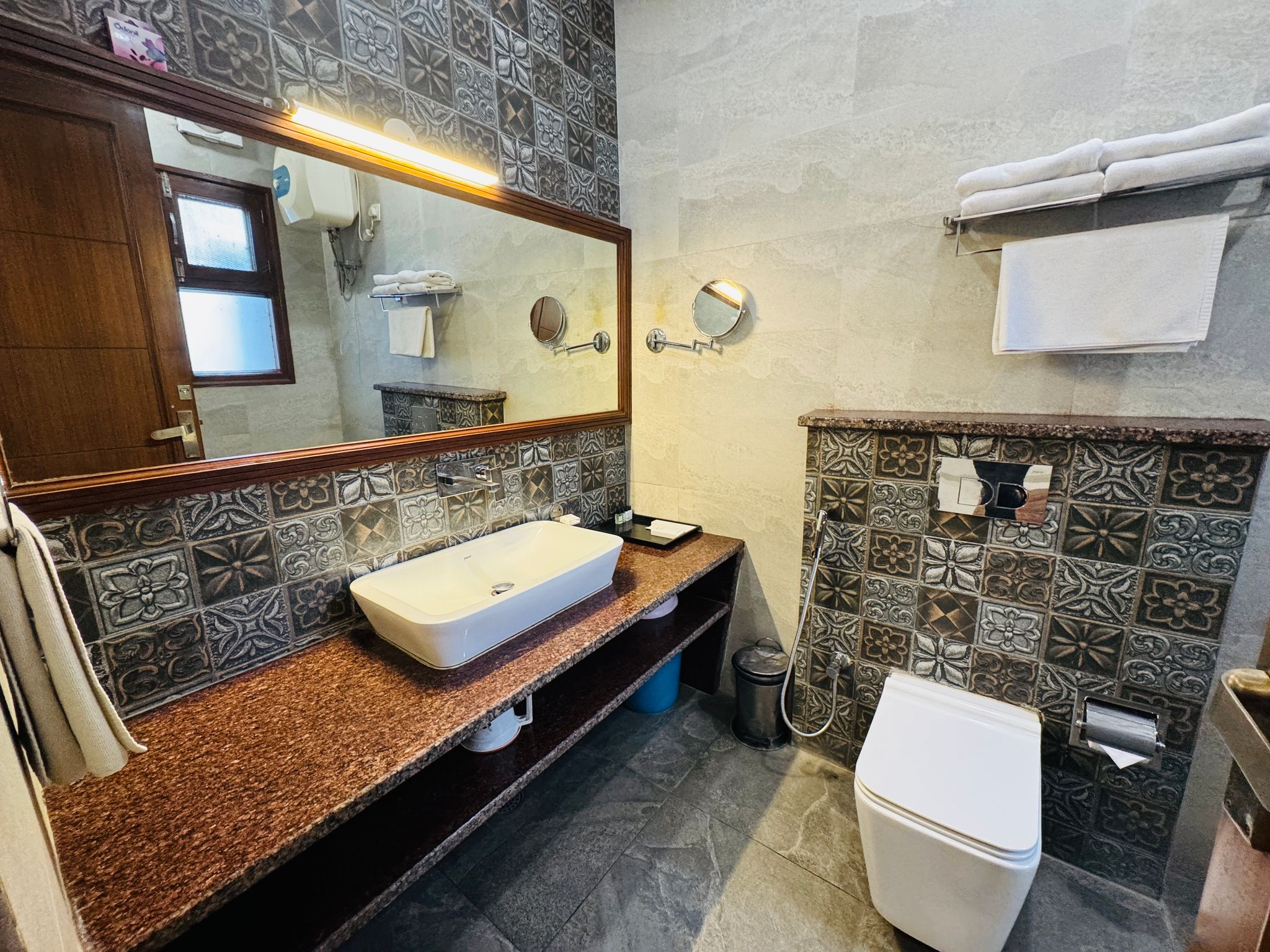 Le Palais Hotel Deluxe Room 5