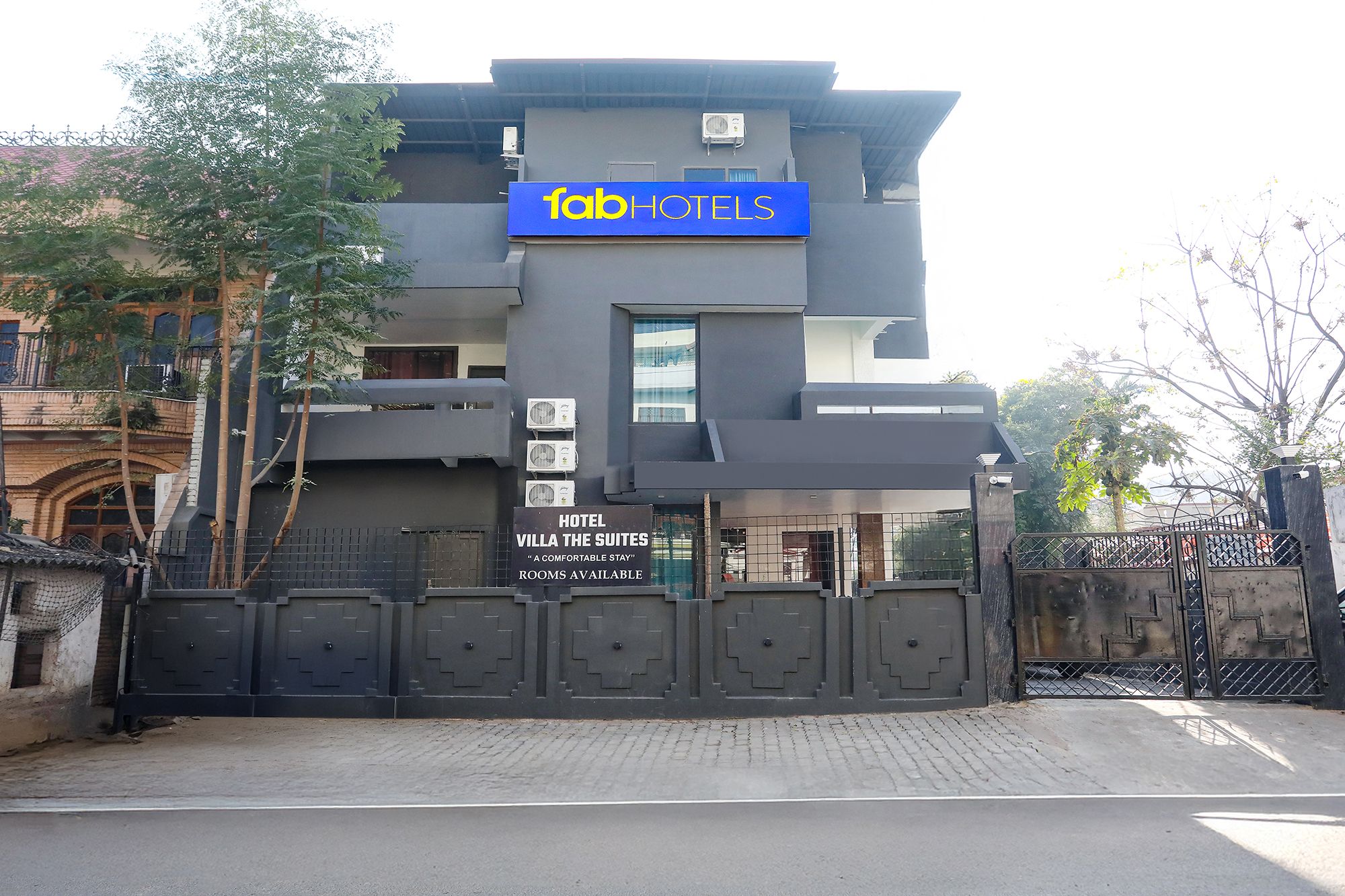 FabHotel Villa The Suites - Nr Prayagraj Junction