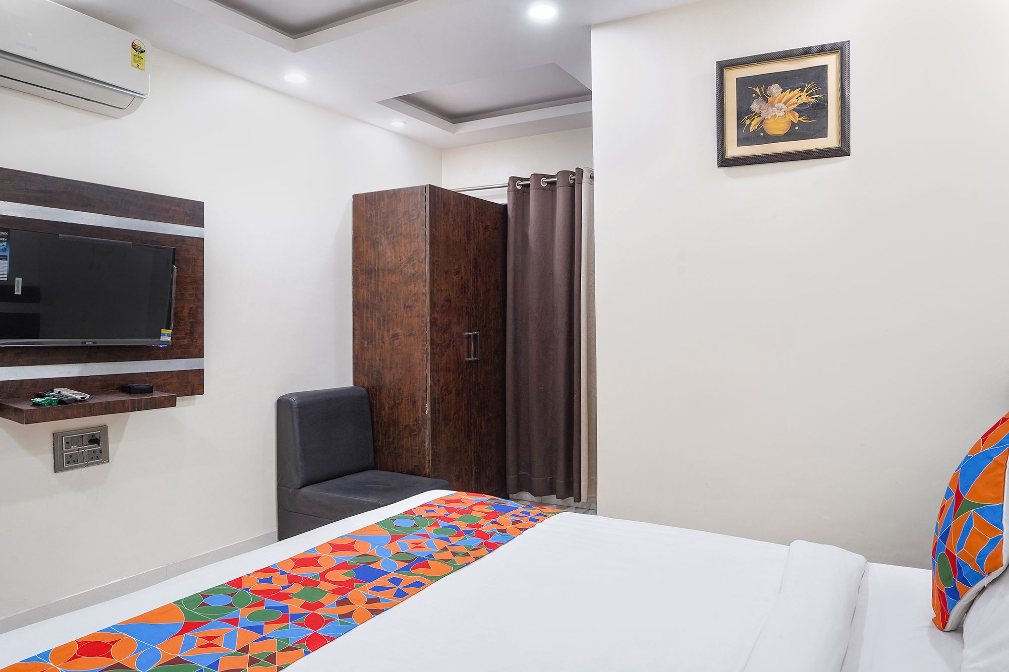 FabHotel Jalsa DLX Deluxe Room 3