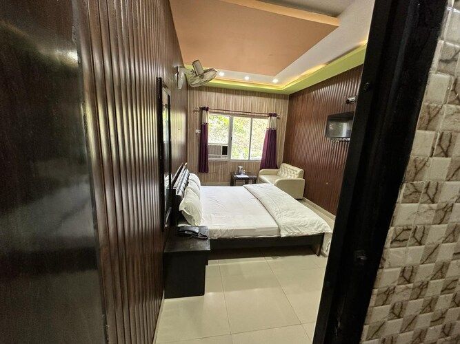 HOTEL MAYA SHYAM Deluxe AC Room 4