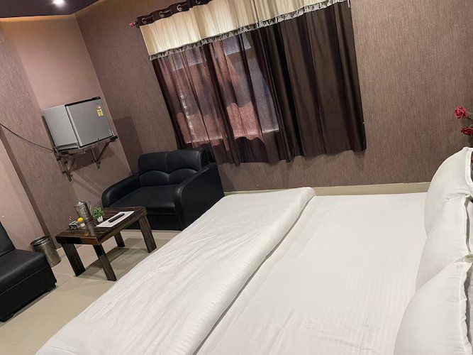 HOTEL MAYA SHYAM Super Deluxe AC Rooms 3