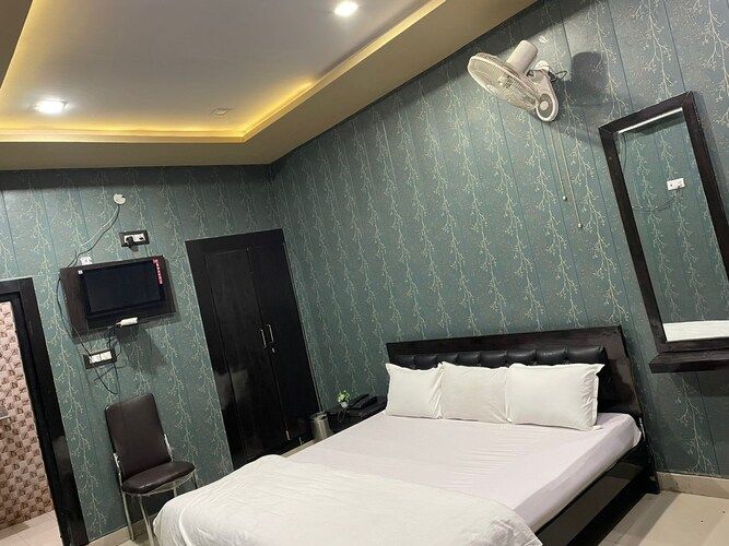 HOTEL MAYA SHYAM Deluxe AC Room 2