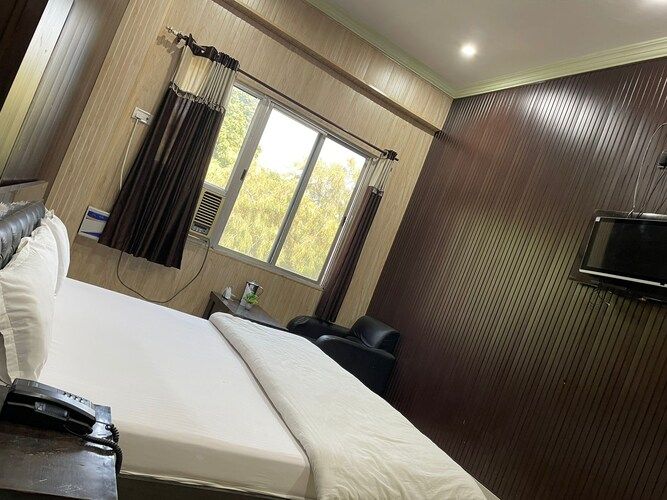 HOTEL MAYA SHYAM Deluxe AC Room 5