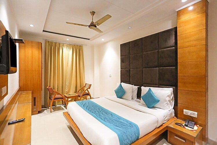 SUIT ROOM WITH AIRPORT DROP OR PIC UP