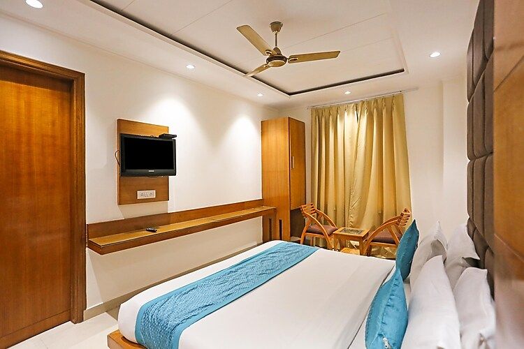 SUIT ROOM WITH AIRPORT DROP OR PIC UP