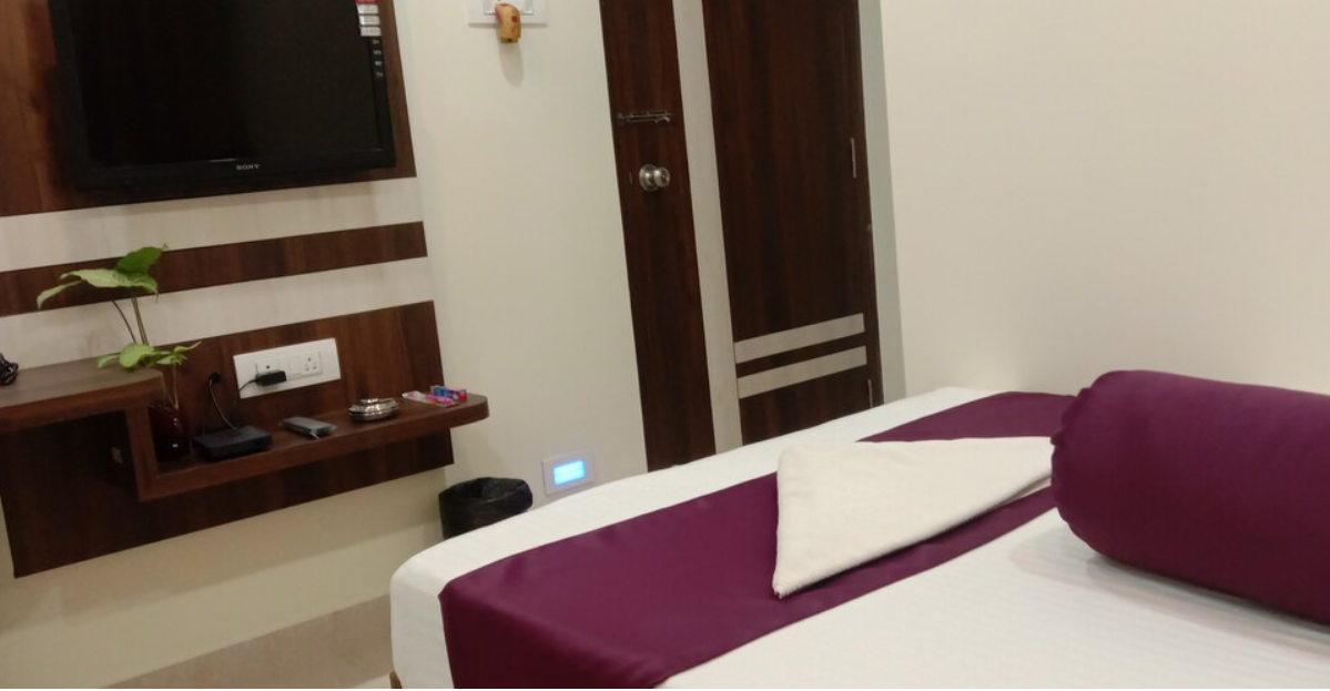 Hotel Shivaanjali Deluxe Room 4