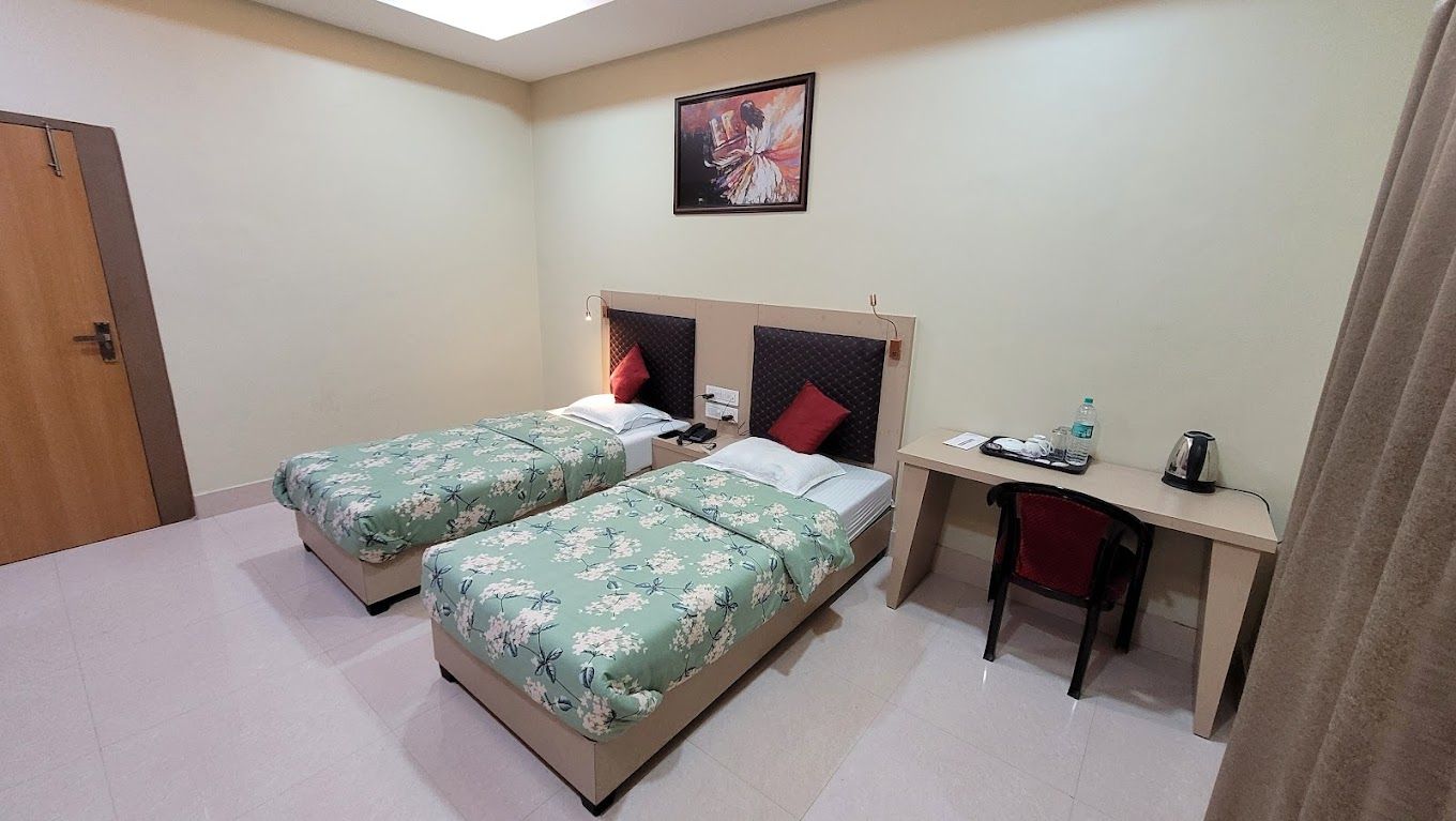 Large Twin Room with Mountain View