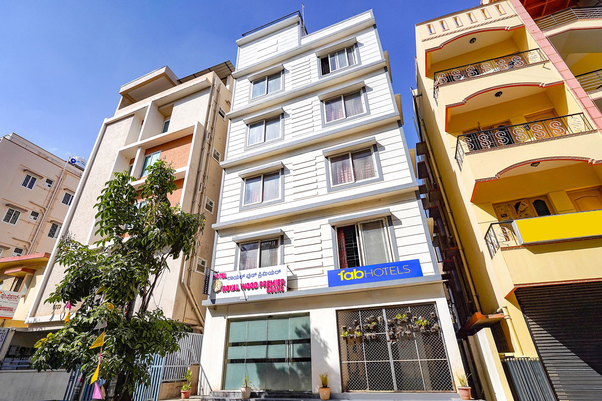 FabHotel Royal Wood Premier - Near Karnataka Golf Association, Domlur