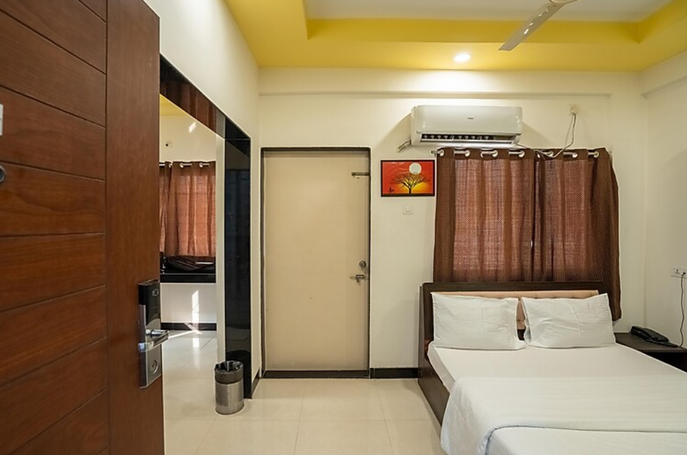 Day Use Room 11 AM to 7 PM (check-in and check-out on same day)