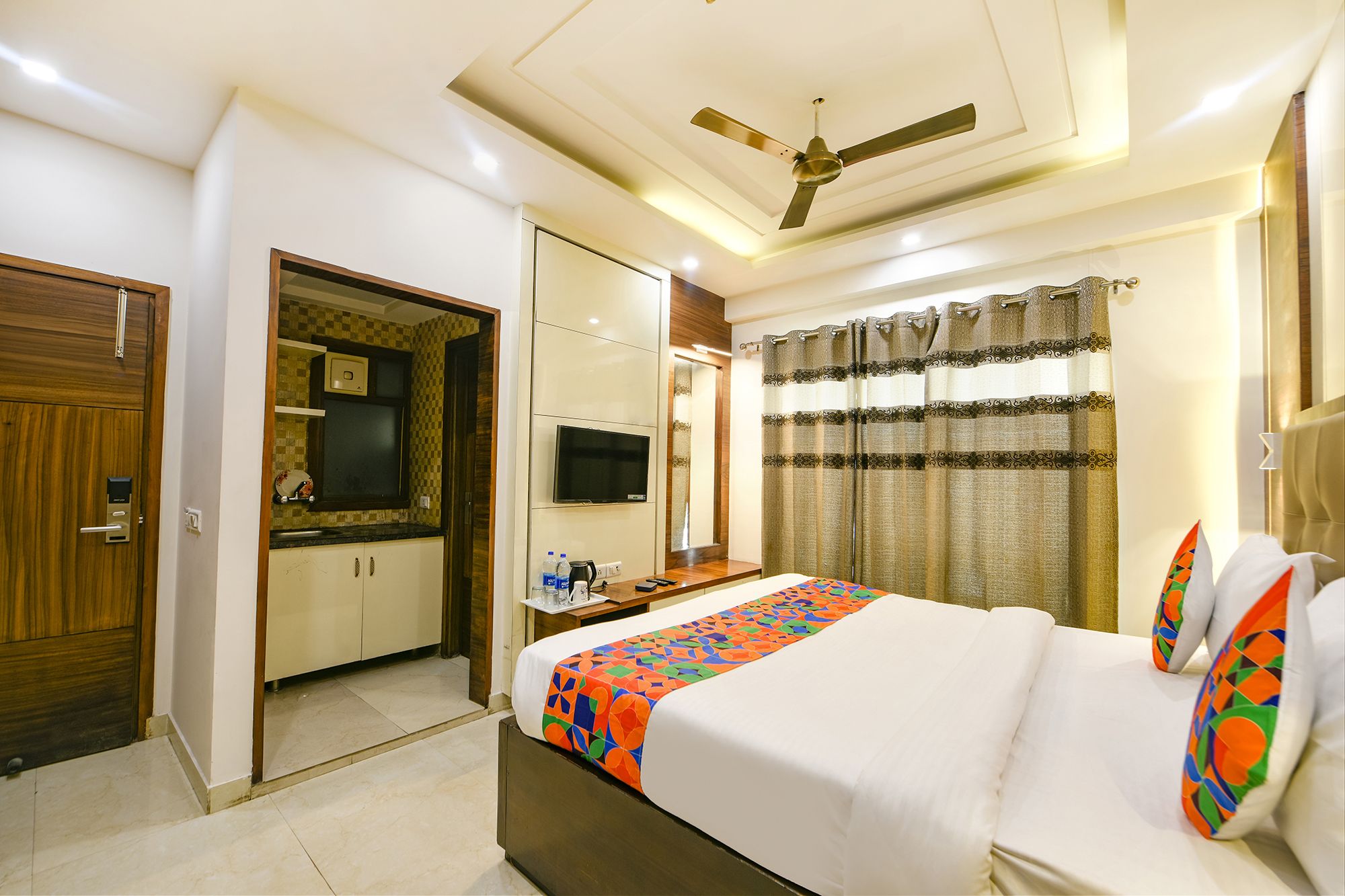  FabHotel Just Inn Deluxe Room 2