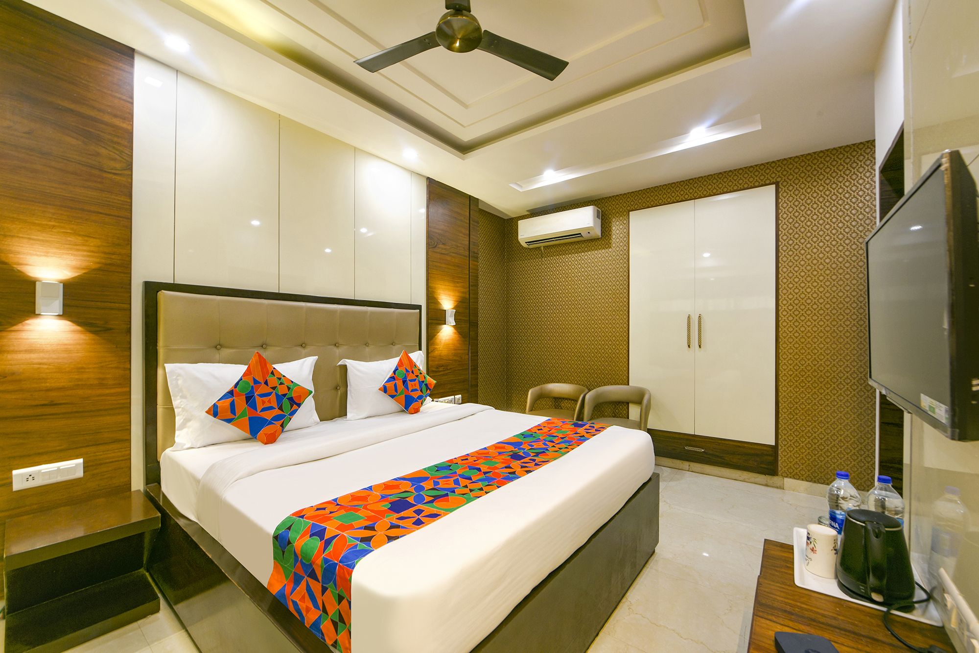  FabHotel Just Inn Deluxe Room