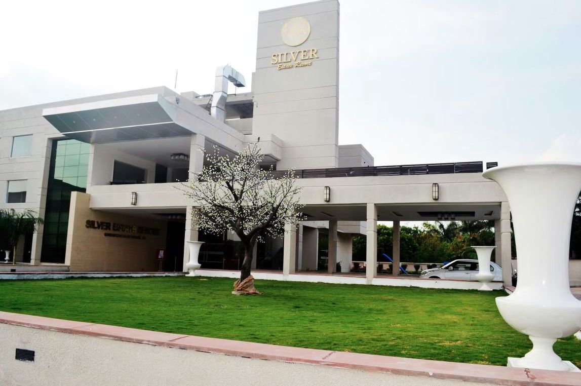 SILVER ESTATE RESORT