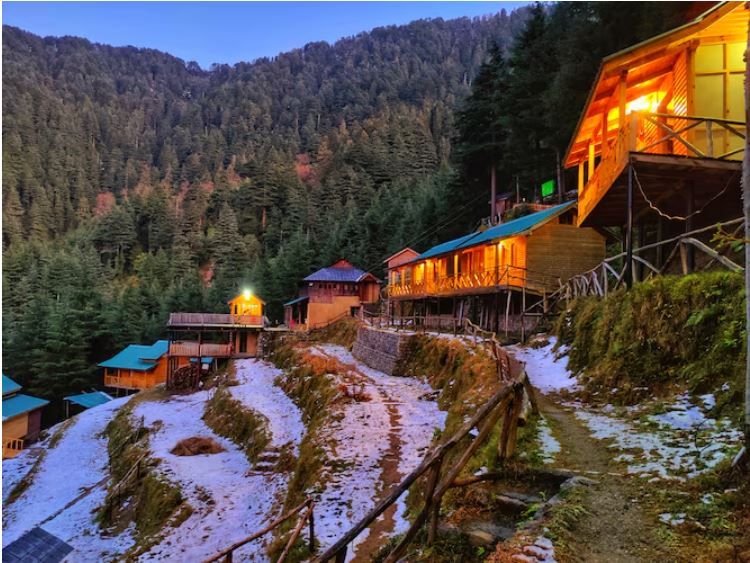 Mid Conifer | Resort & Cottages Deluxe cottage ( Snow Capped Mountains View ) 2