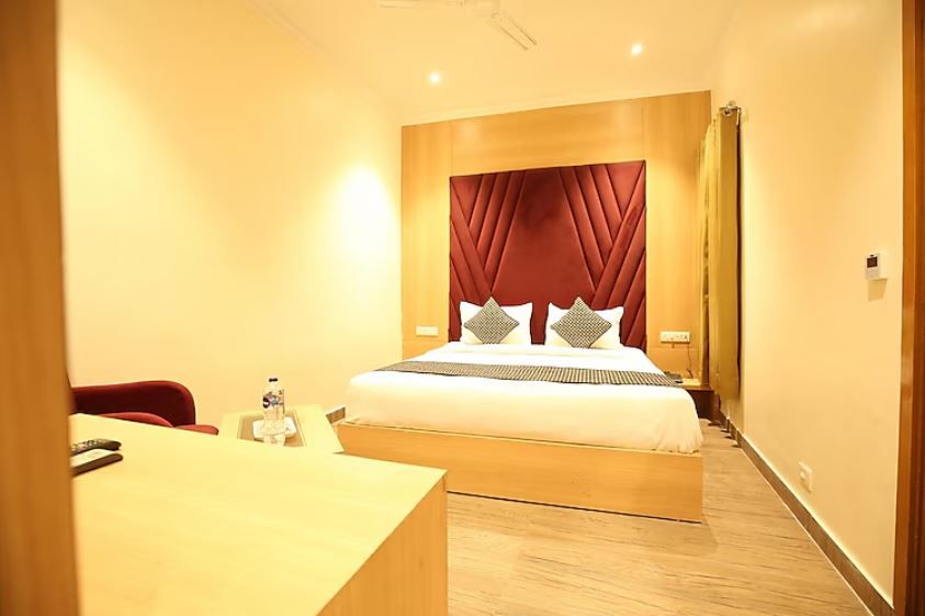 Hotel Nayyar Regency Near Golden Temple Deluxe Room 2