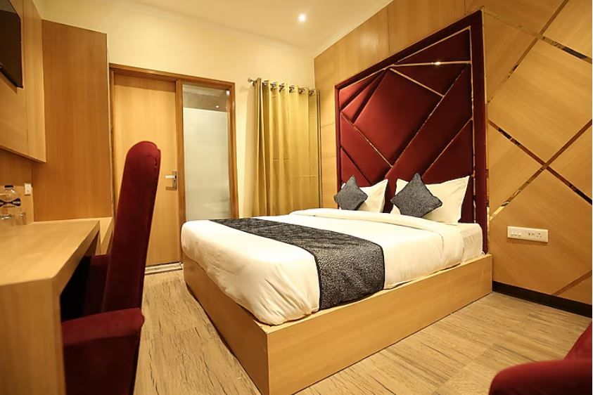 Hotel Nayyar Regency Near Golden Temple Deluxe Room 3