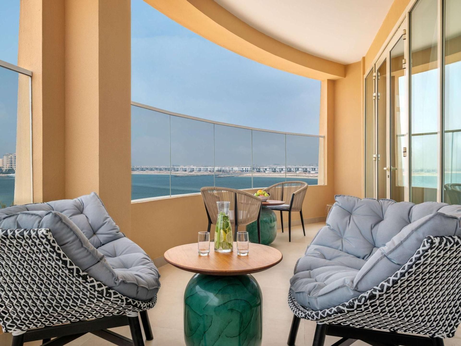 One-Bedroom Suite with Panoramic Sea View and Club Access