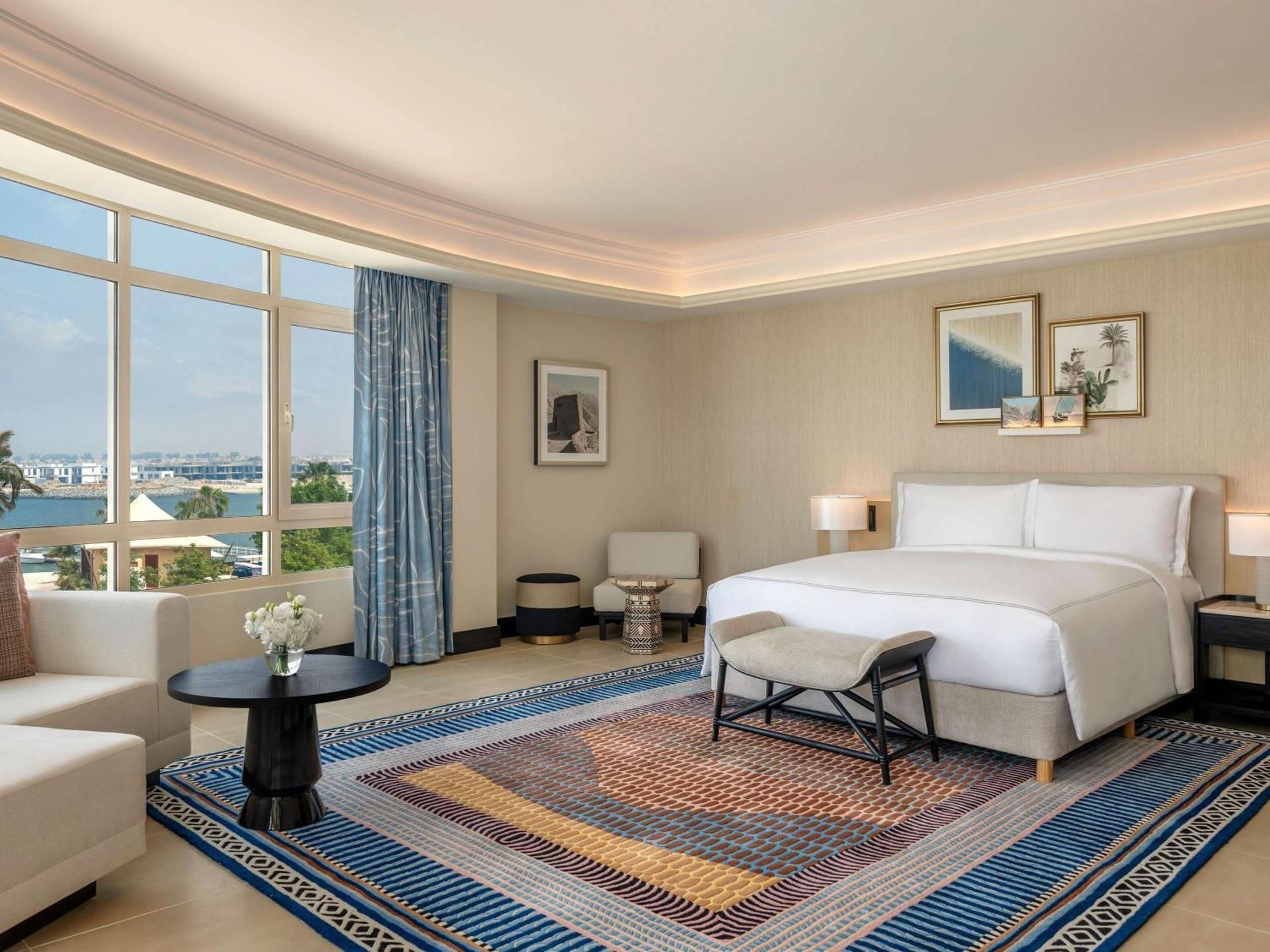 One-Bedroom Suite with Panoramic Sea View and Club Access
