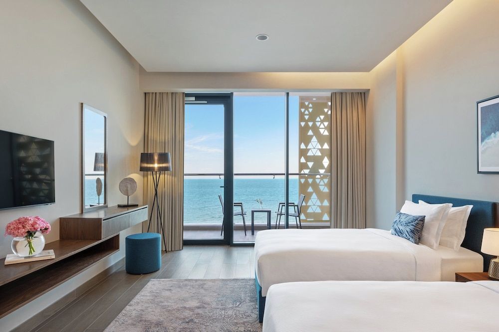 Beach Bay Hotel Mirfa Apartment, 3 Bedrooms, Balcony, Sea View 2