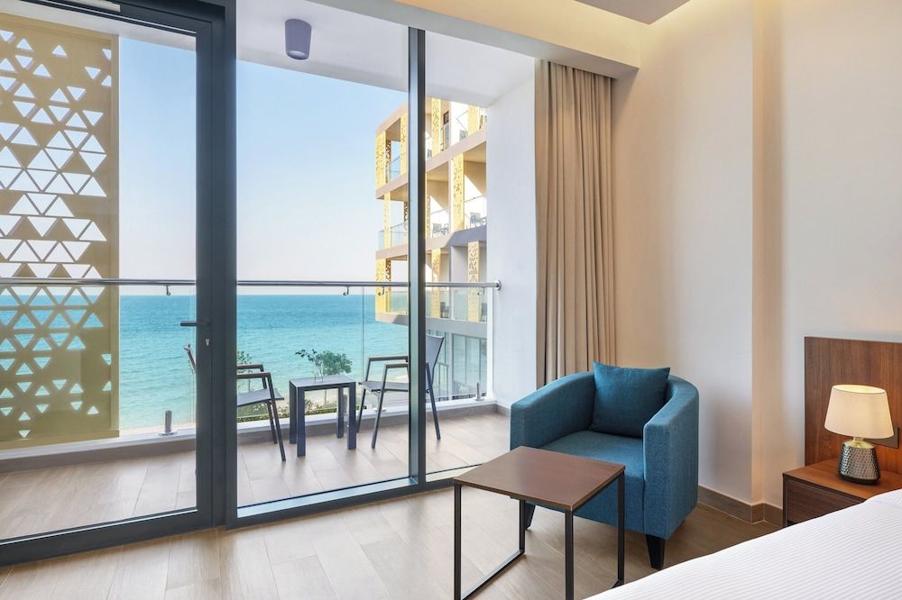 Beach Bay Hotel Mirfa Studio, 2 Twin Beds, Balcony, Sea View 6