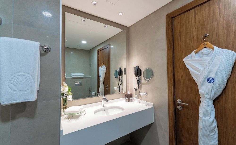 Beach Bay Hotel Mirfa Studio, 2 Twin Beds, Balcony, Sea View 4