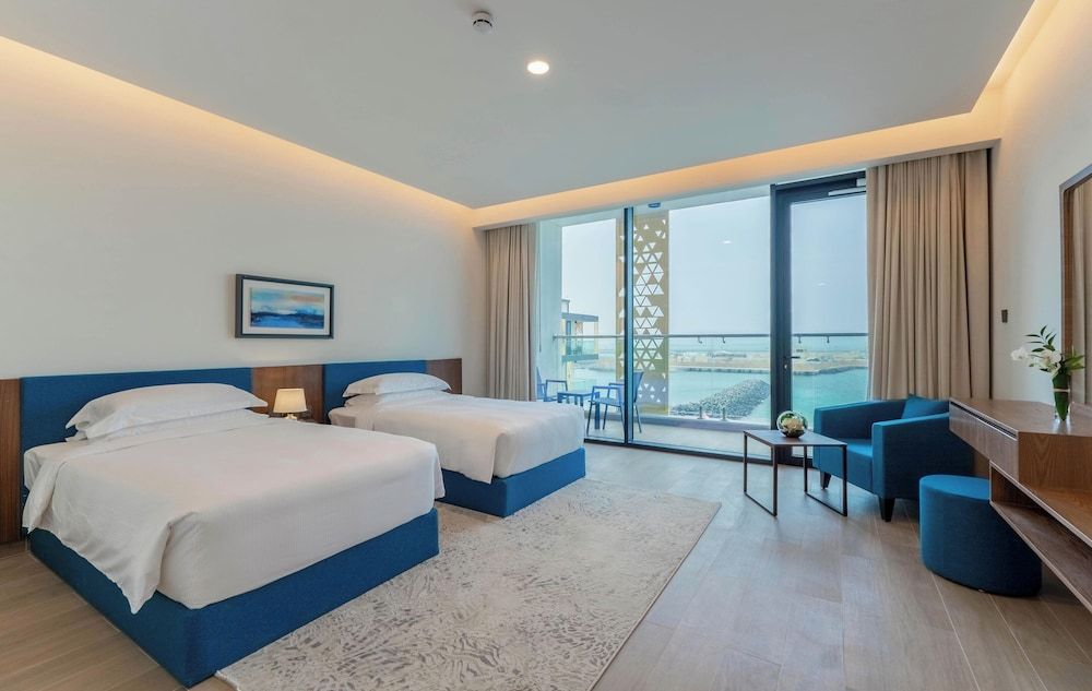 Beach Bay Hotel Mirfa Apartment, 3 Bedrooms, Balcony, Sea View 5