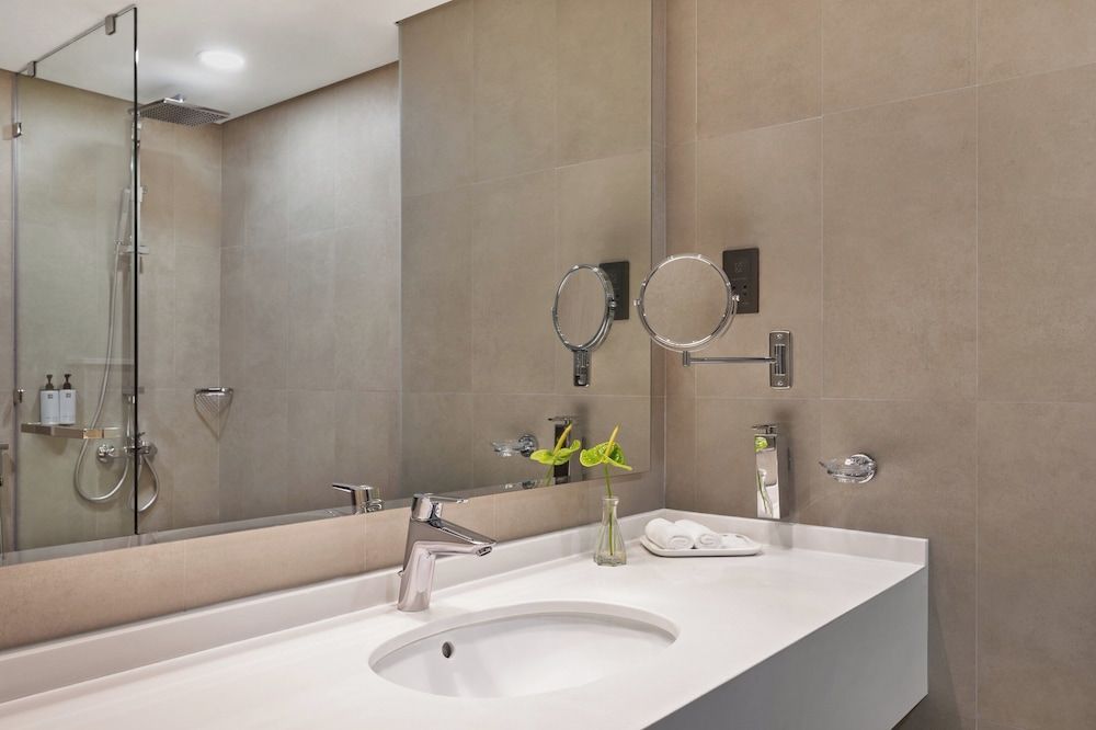 Beach Bay Hotel Mirfa Apartment, 3 Bedrooms, Balcony, Sea View 8