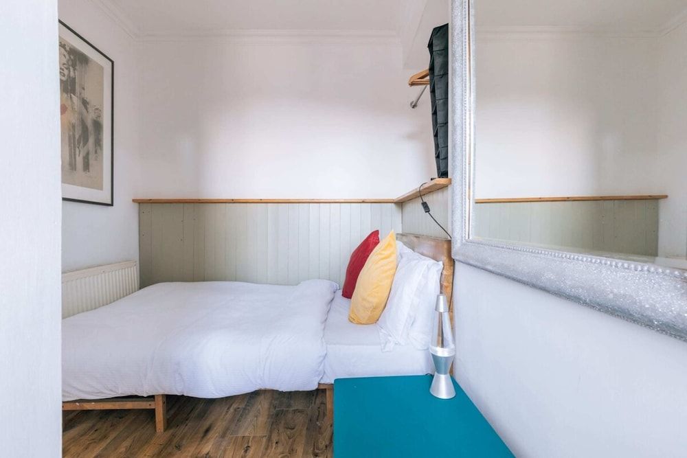 Basic Apartment, Multiple Beds