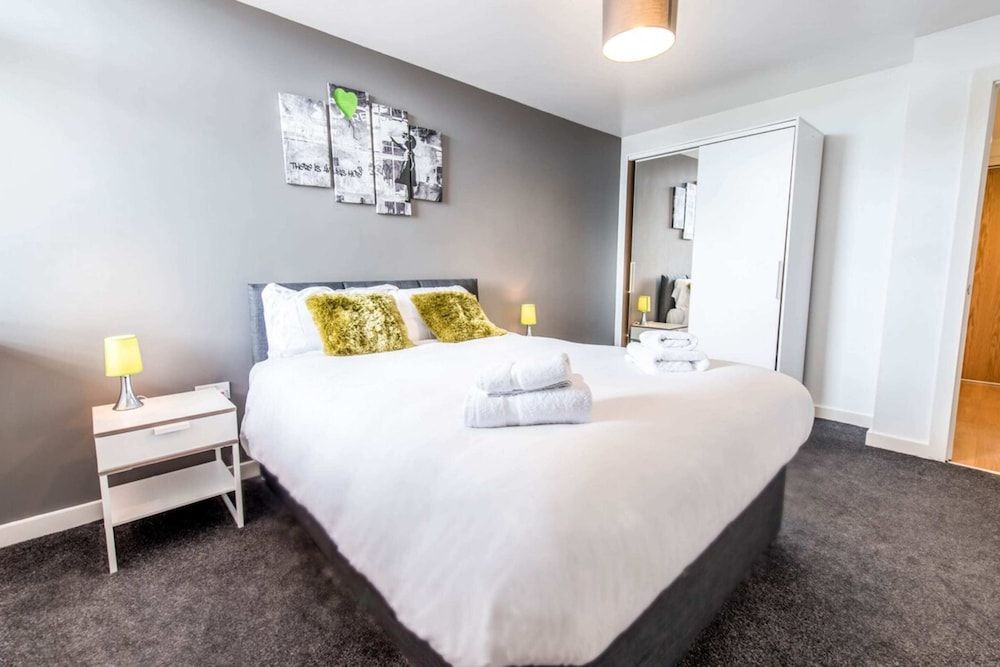 Basic Apartment, Multiple Beds