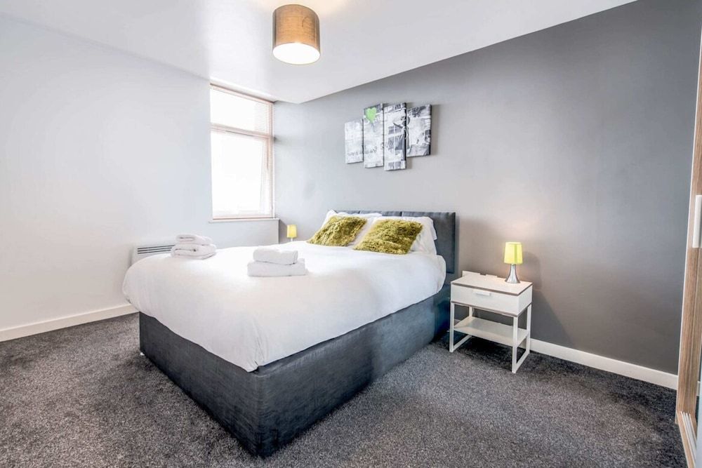 Basic Apartment, Multiple Beds
