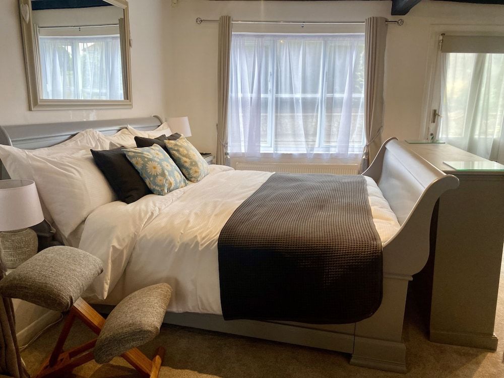 Chestnut Tree Superior Studio, Private Bathroom (Mulberry) 3