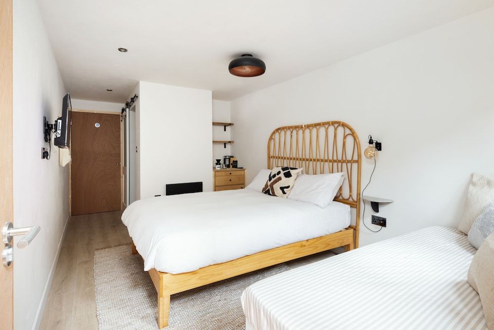 CoalShed Comfort Double Room 5