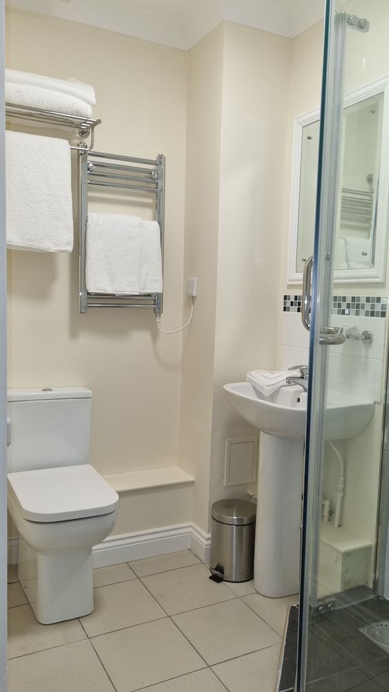 Royal Swan Ashley Manor Executive Twin 2