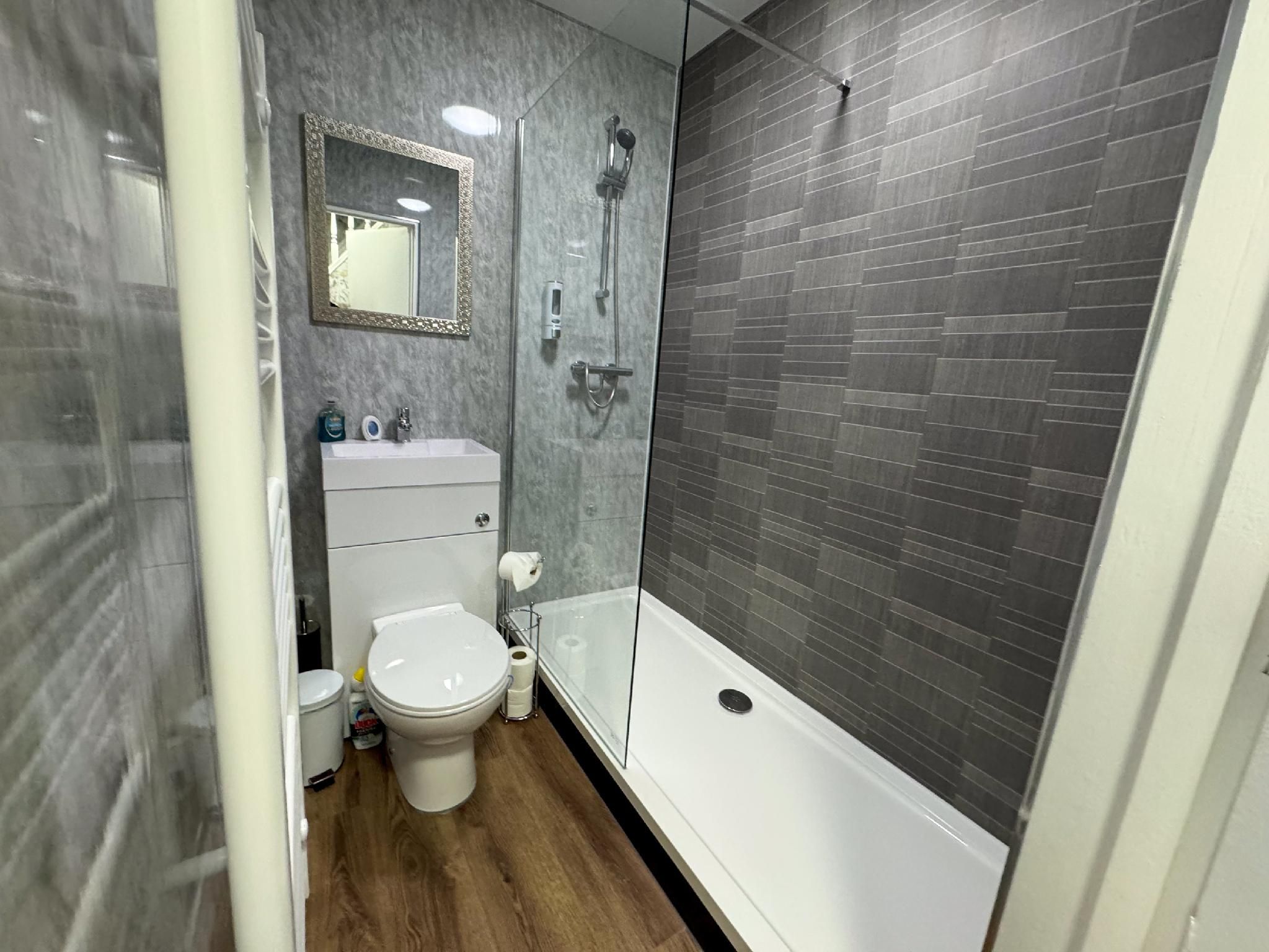 Billy's Place Courtyard view-Budget-King-Shared Bathroom 3