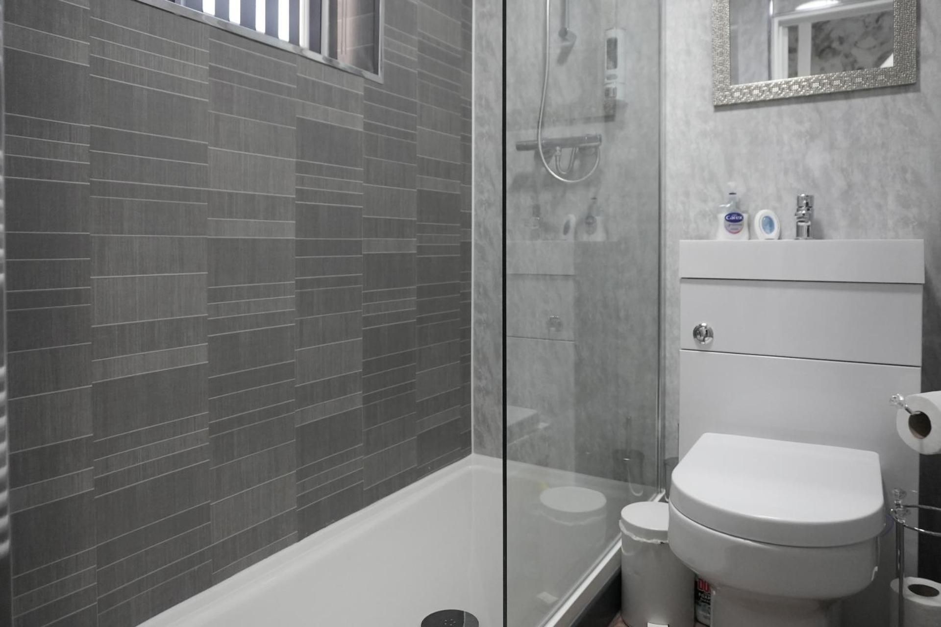 Billy's Place Standard-King-Shared Bathroom-Street View 3