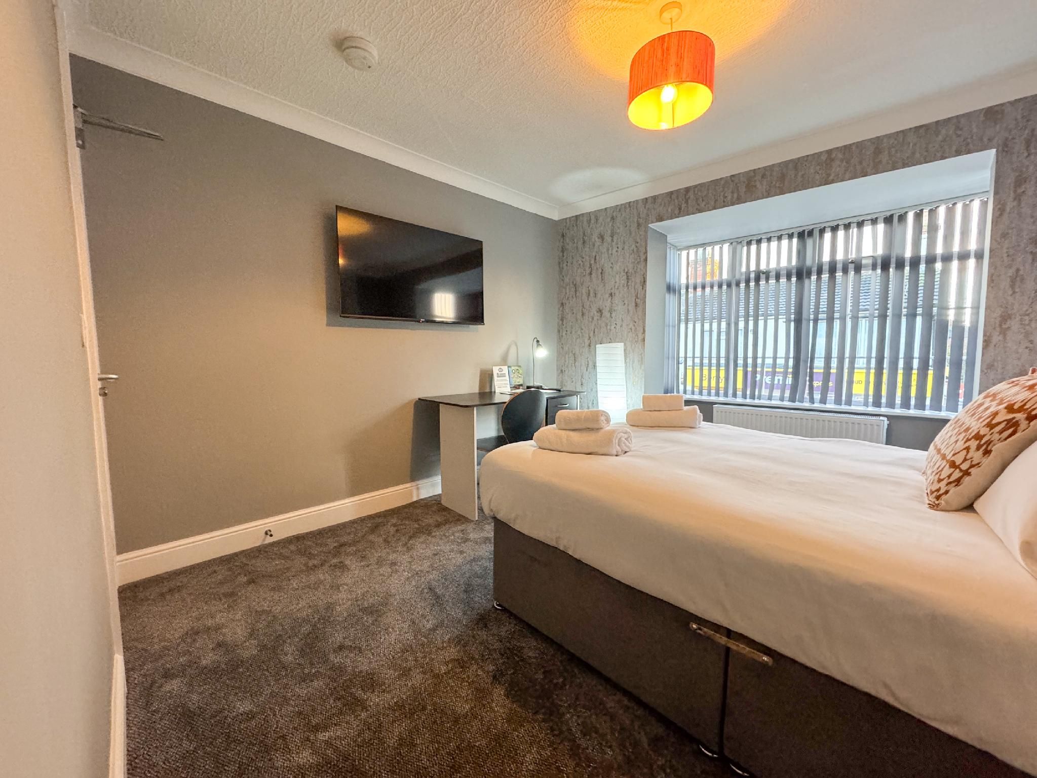 Billy's Place Standard-King-Shared Bathroom-Street View