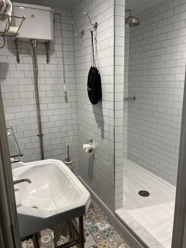 Marco Pierre White's Rudloe Arms Superior Double Room 4