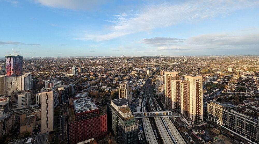 Croydon by Charles Hope Executive Two Bedroom Apartment 5