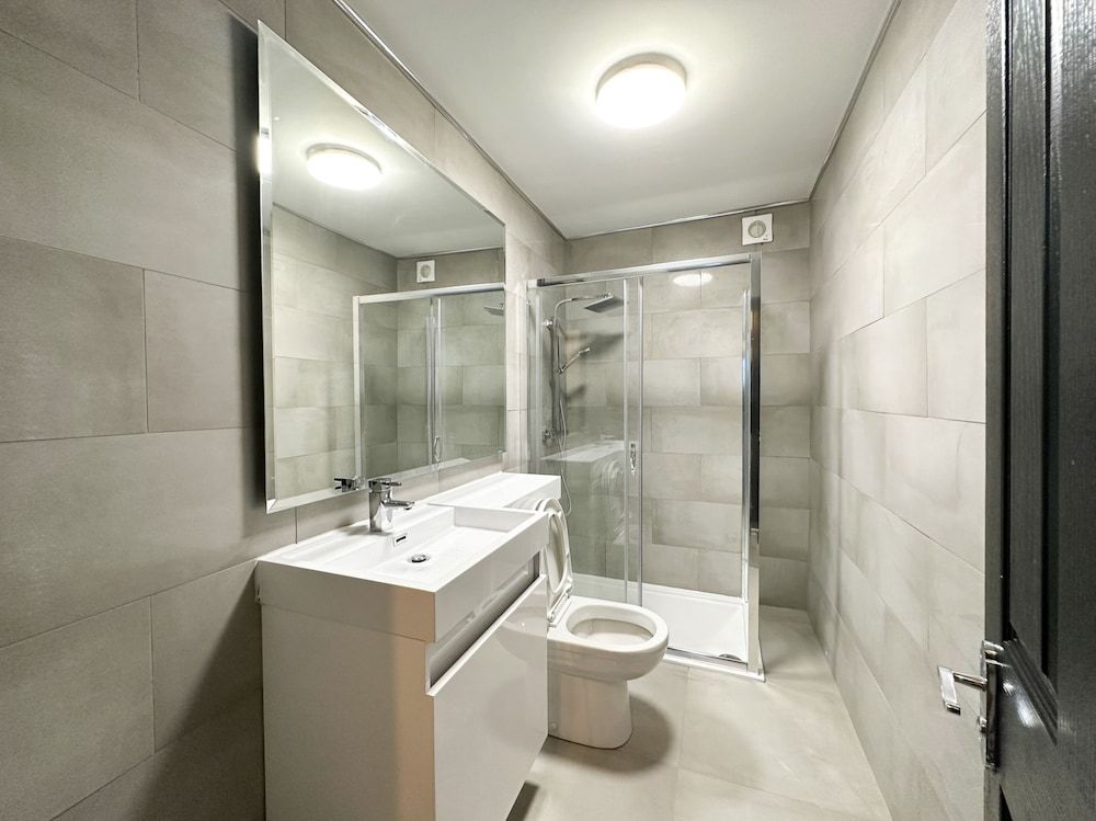 Mulberry Aparthotel Deluxe Apartment, Private Bathroom (Apartment 4 garden view ) 4
