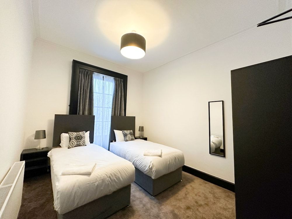 Mulberry Aparthotel Executive Apartment, Private Bathroom, Garden View (Apartment 1) 4