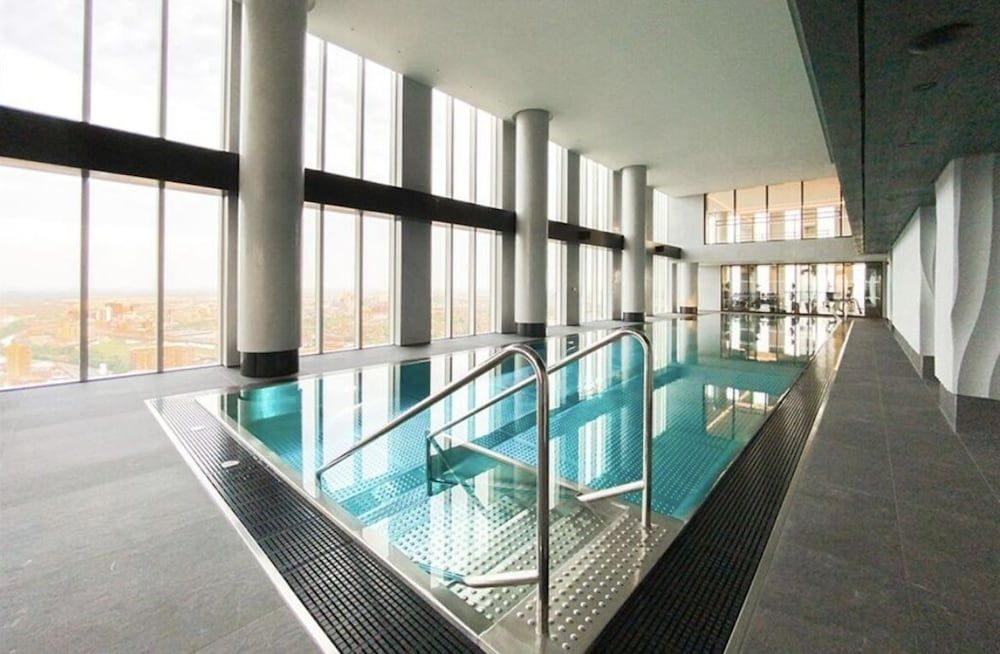 Luxury Spa Apartment in Manchester - Rooftop Swim
